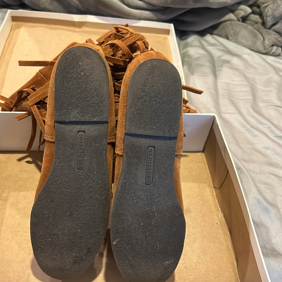 Minnetonka moccasin fringe boots - Picture 4 of 7